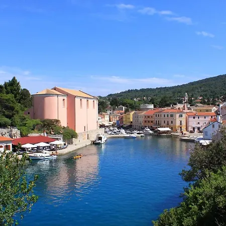 With A Parking Space Veli Losinj, Losinj - 21045 게스트하우스 3*